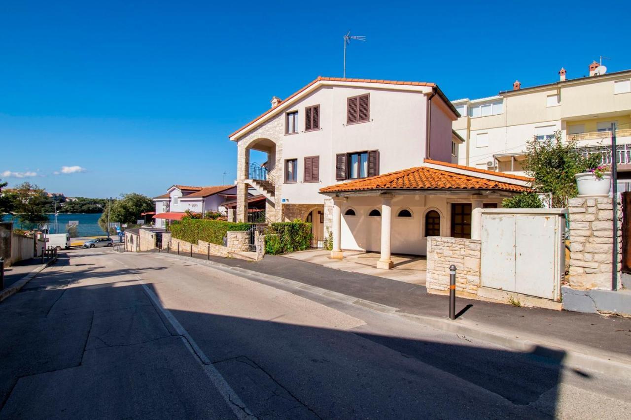 Holiday Apartment 50M From The Beach Pjescana Uvala Exterior foto