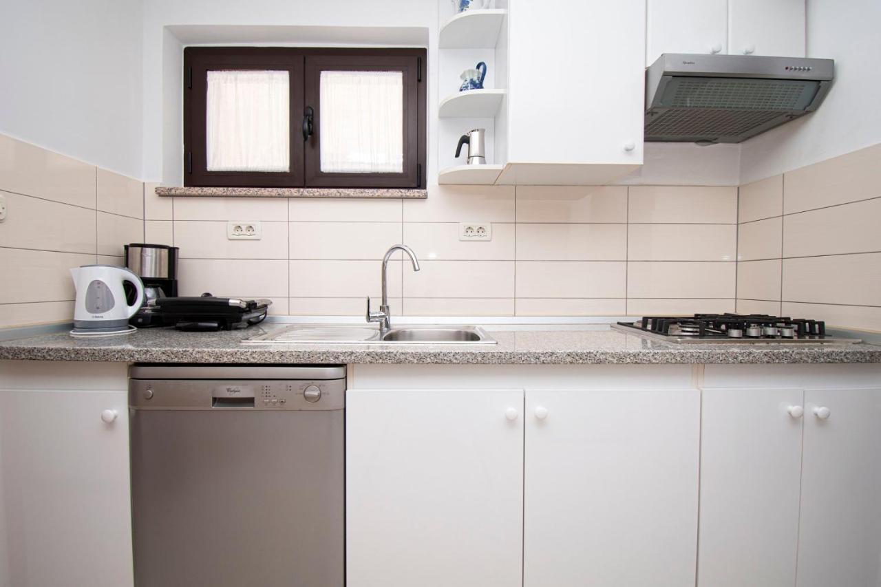 Holiday Apartment 50M From The Beach Pjescana Uvala Exterior foto
